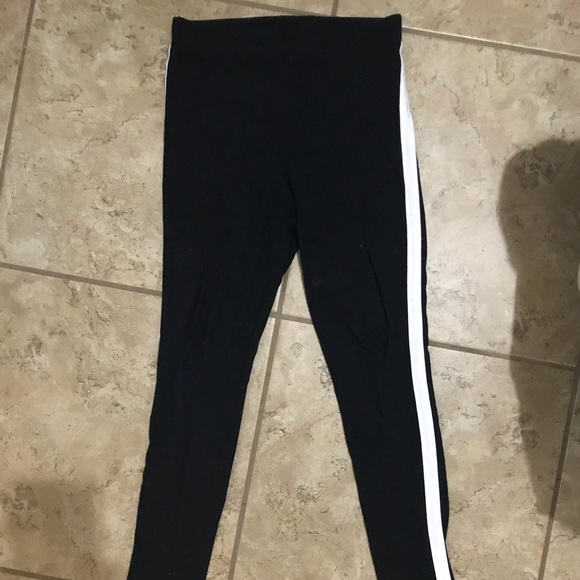 Forever 21 Pants - 🐝Forever 21 Black Leggings w/white stripe